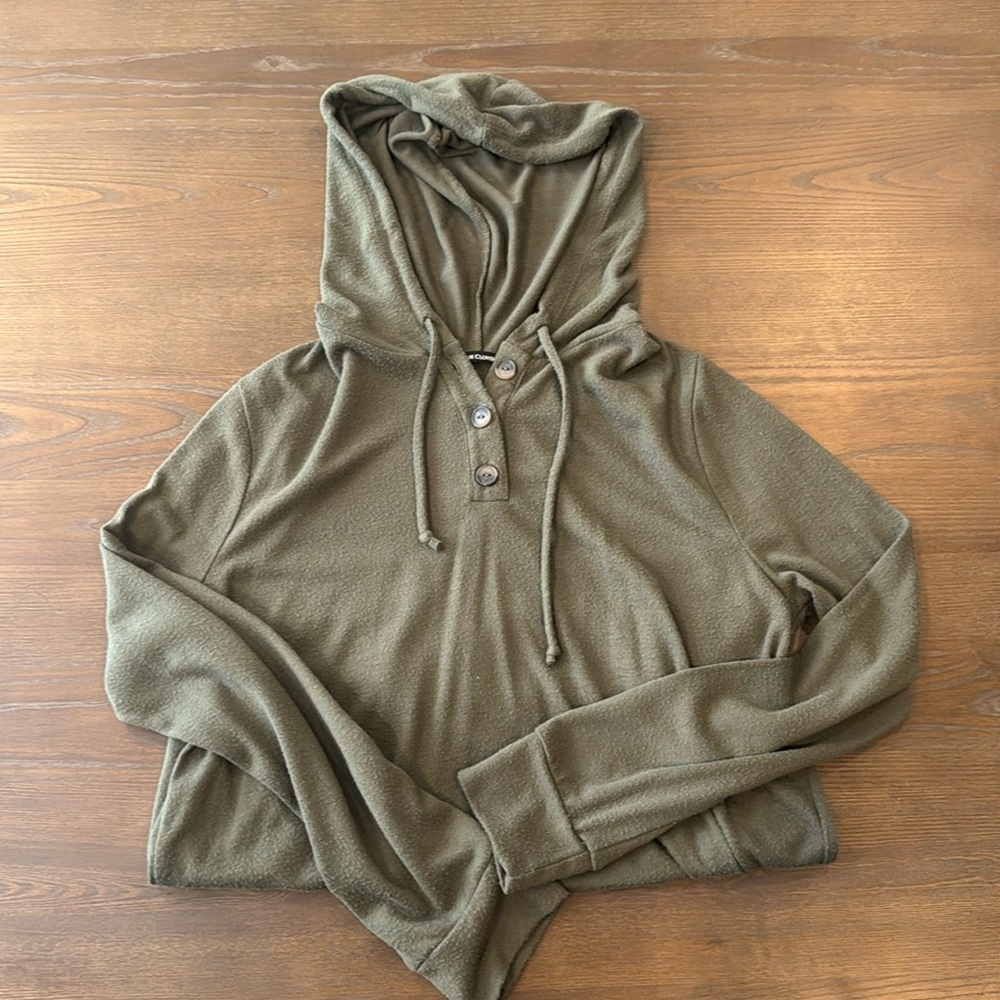 Women’s Pink Clover Pullover in Deep Green
